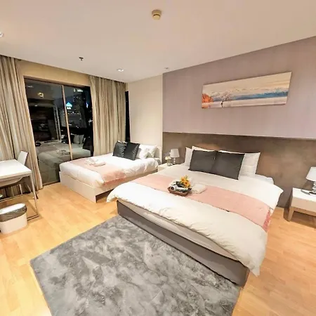 Spacious And Renovated 1-Bedroom 100M To Nana Bts - 55 Sqm